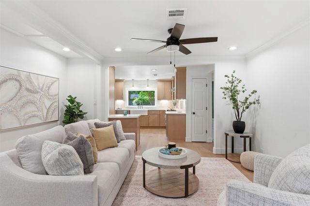 2210 Wakefield Drive, Houston, TX 77018