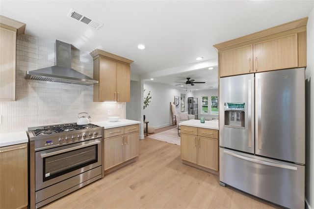 2210 Wakefield Drive, Houston, TX 77018