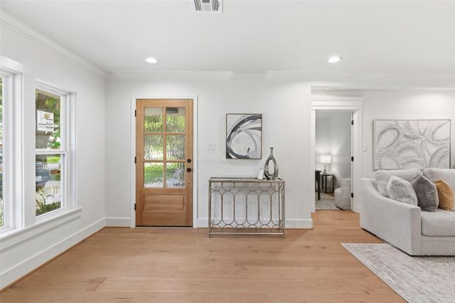 2210 Wakefield Drive, Houston, TX 77018