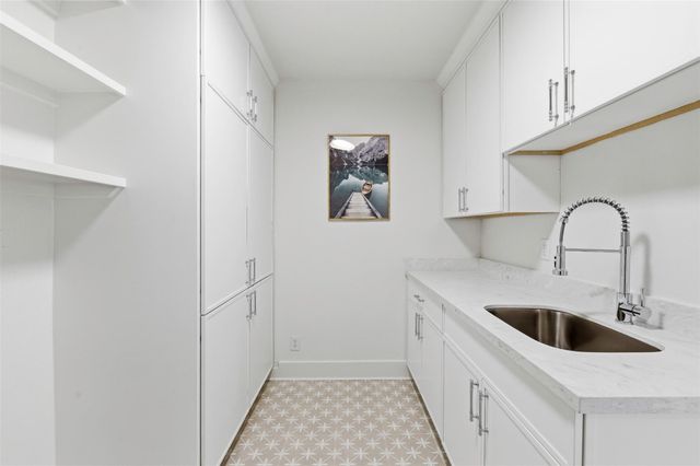 2210 Wakefield Drive, Houston, TX 77018