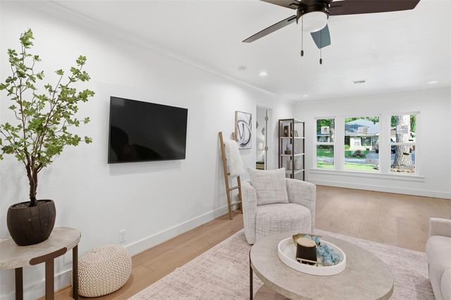 2210 Wakefield Drive, Houston, TX 77018