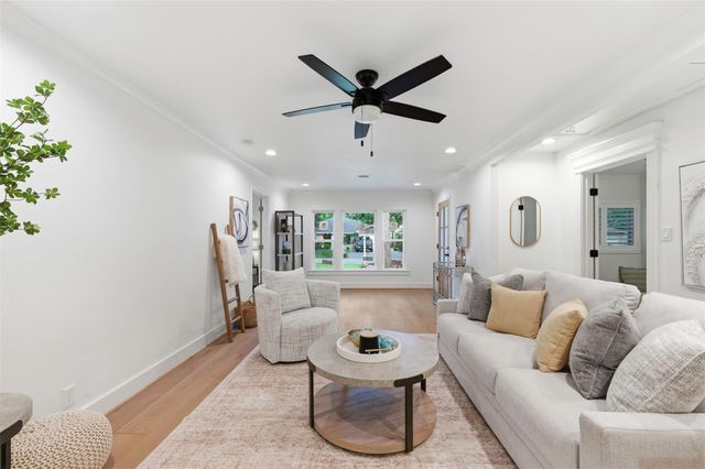 2210 Wakefield Drive, Houston, TX 77018
