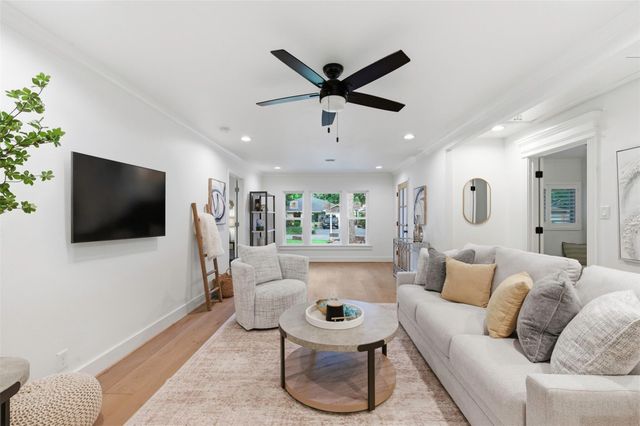 2210 Wakefield Drive, Houston, TX 77018