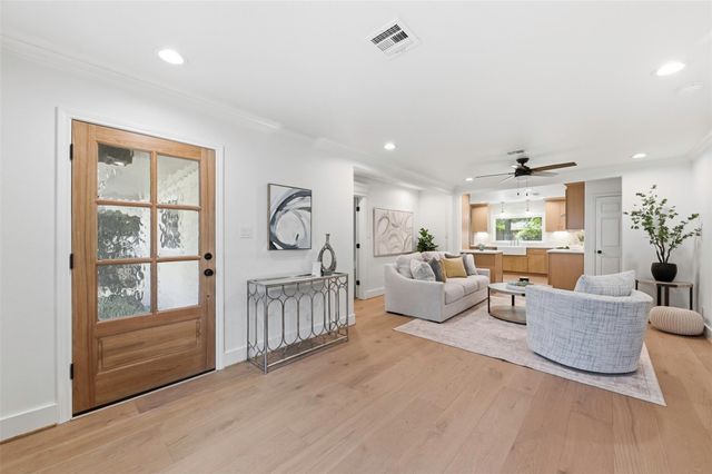 2210 Wakefield Drive, Houston, TX 77018