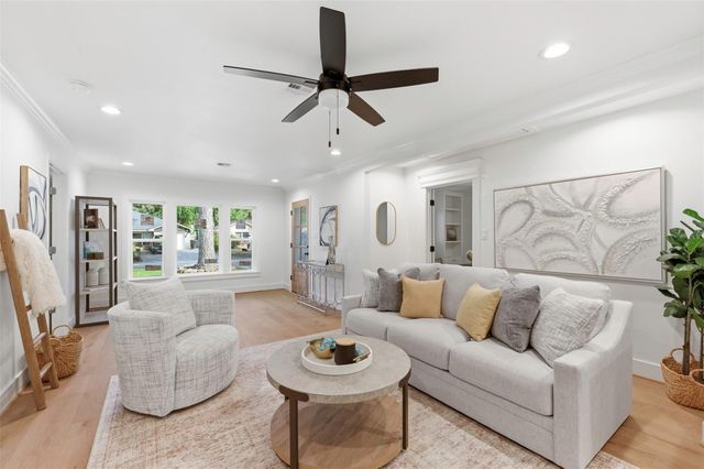 2210 Wakefield Drive, Houston, TX 77018