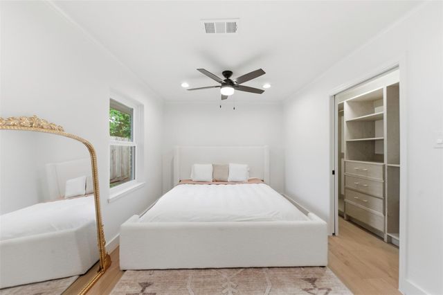 2210 Wakefield Drive, Houston, TX 77018