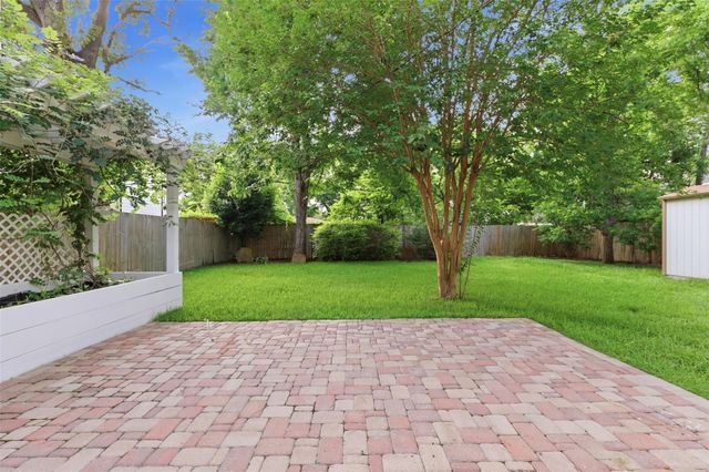 2210 Wakefield Drive, Houston, TX 77018