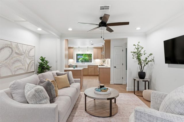 2210 Wakefield Drive, Houston, TX 77018