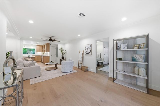 2210 Wakefield Drive, Houston, TX 77018