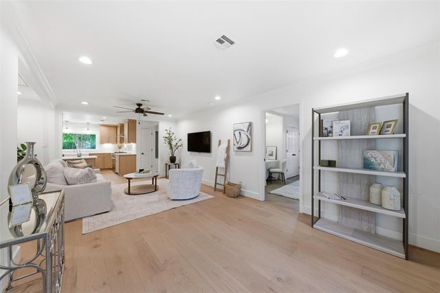 2210 Wakefield Drive, Houston, TX 77018