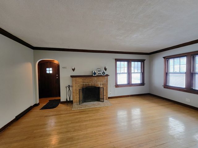 365 Vandalia Street, Elgin, IL 60123