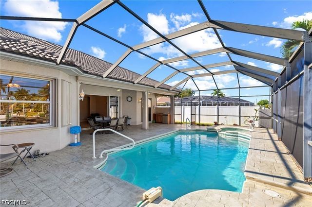 1935 SE 26th ST, Cape Coral, FL 33904