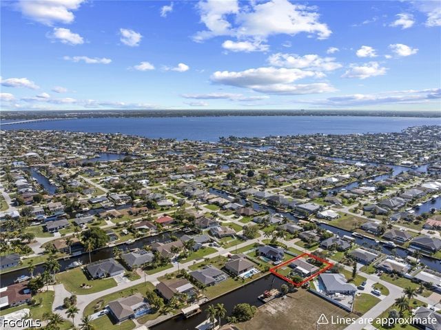 1935 SE 26th ST, Cape Coral, FL 33904