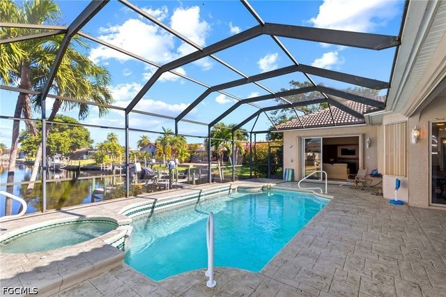 1935 SE 26th ST, Cape Coral, FL 33904