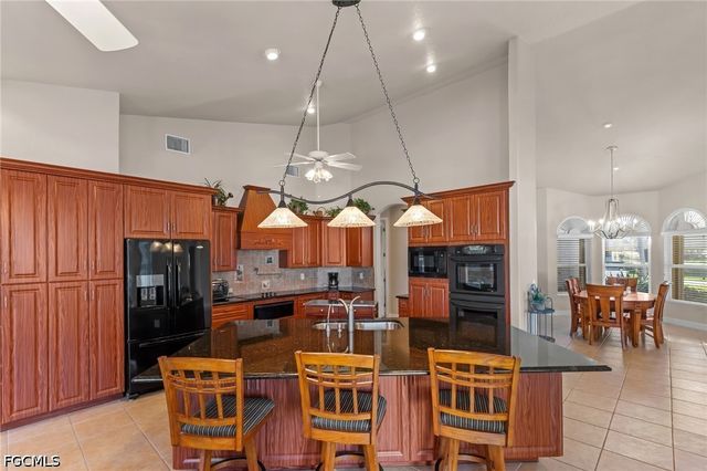 1935 SE 26th ST, Cape Coral, FL 33904