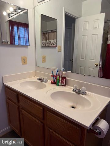 2572 ENTERPRISE PL, Waldorf, MD 20601