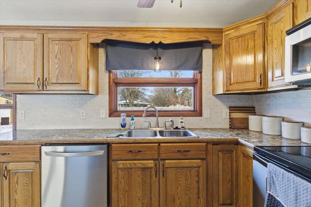 815 Carlton Avenue, Mountain Grove, MO 65711