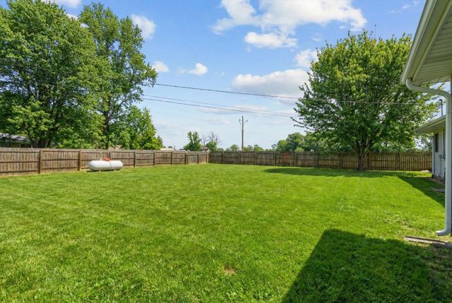 815 Carlton Avenue, Mountain Grove, MO 65711