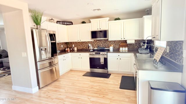 4050 E SILVERBELL Road, San Tan Valley, AZ 85143