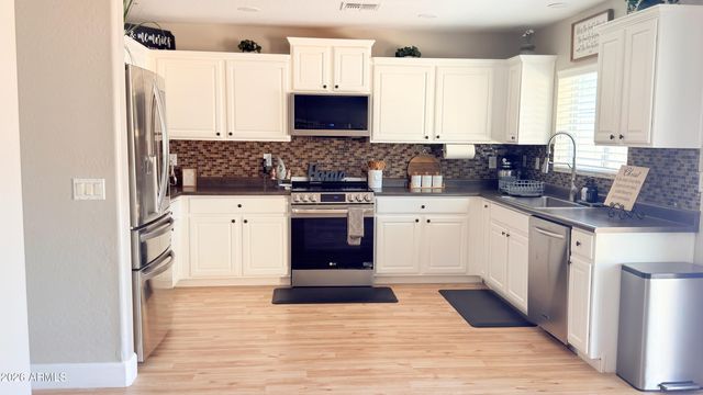 4050 E SILVERBELL Road, San Tan Valley, AZ 85143
