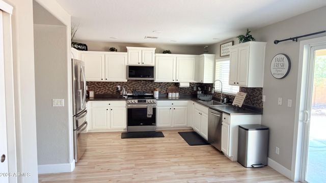 4050 E SILVERBELL Road, San Tan Valley, AZ 85143