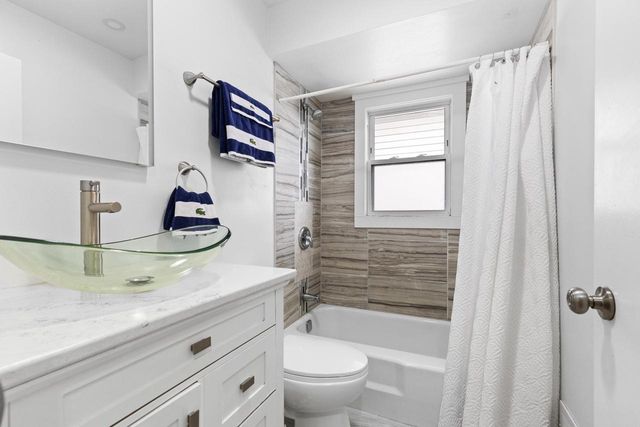 2108 72nd STREET, West Allis, WI 53219