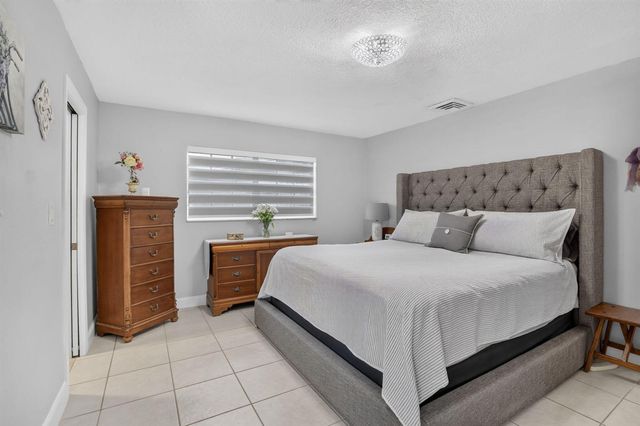 1851 NW 106TH Avenue, Pembroke Pines, FL 33026