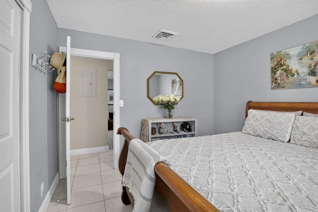 1851 NW 106TH Avenue, Pembroke Pines, FL 33026