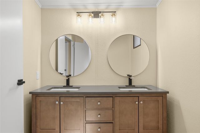 821 Flamingo Road, Granbury, TX 76049