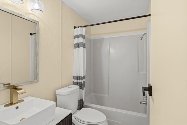 821 Flamingo Road, Granbury, TX 76049