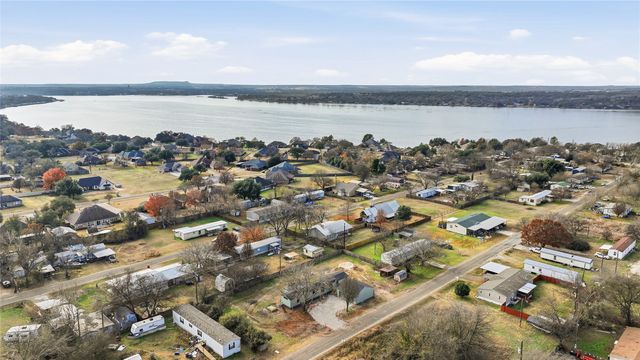 821 Flamingo Road, Granbury, TX 76049