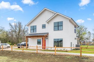 203 N Avenue J, Johnson City, TX 78636