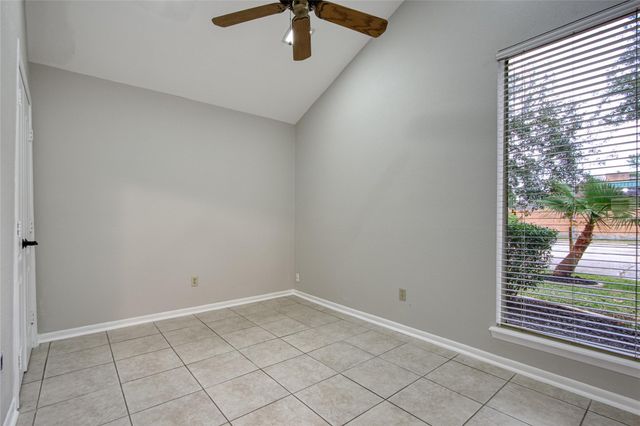 17163 Beaver Springs Drive 14, Houston, TX 77090