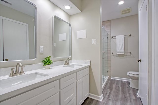 17163 Beaver Springs Drive 14, Houston, TX 77090