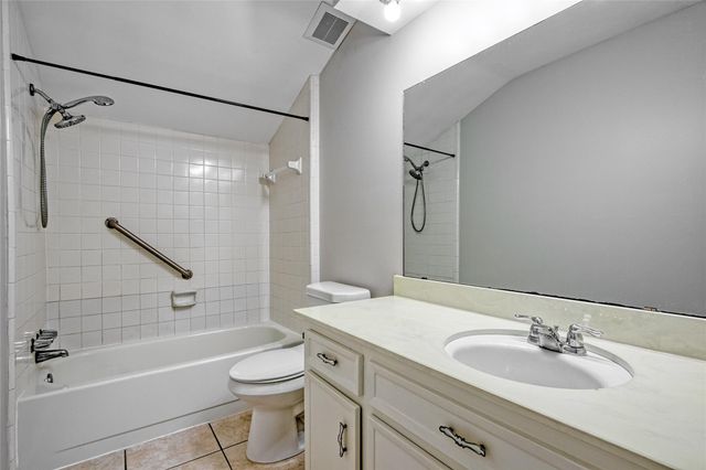 17163 Beaver Springs Drive 14, Houston, TX 77090