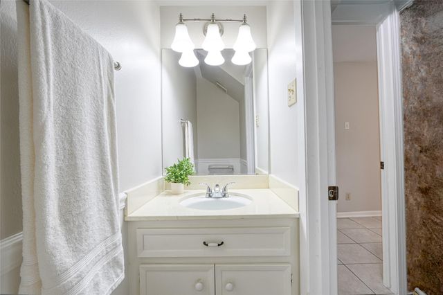 17163 Beaver Springs Drive 14, Houston, TX 77090