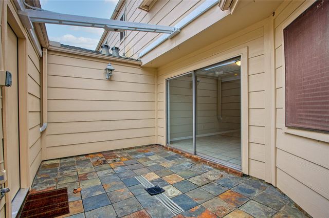 17163 Beaver Springs Drive 14, Houston, TX 77090