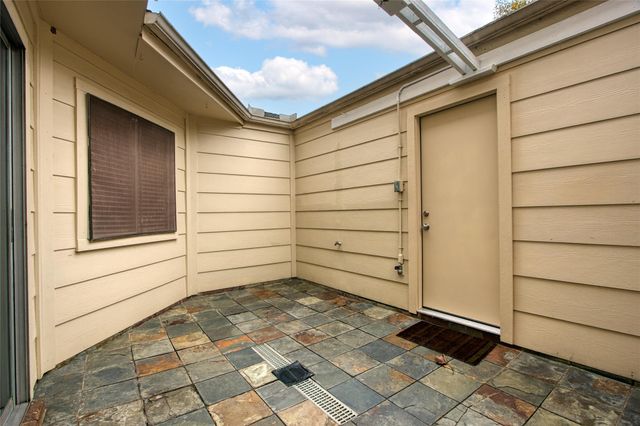 17163 Beaver Springs Drive 14, Houston, TX 77090