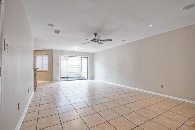 17163 Beaver Springs Drive 14, Houston, TX 77090