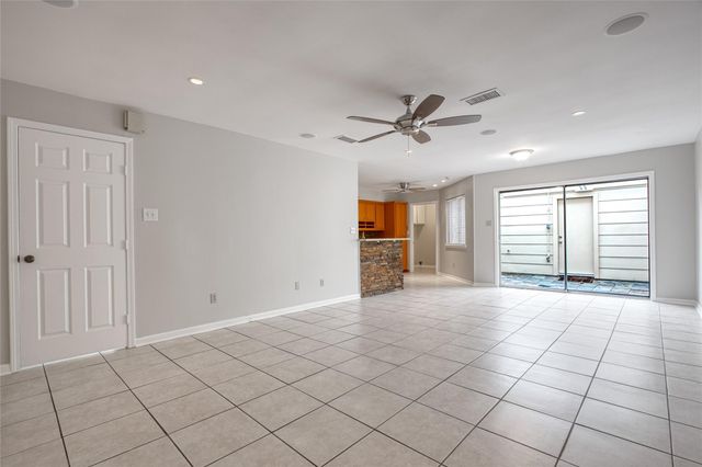 17163 Beaver Springs Drive 14, Houston, TX 77090