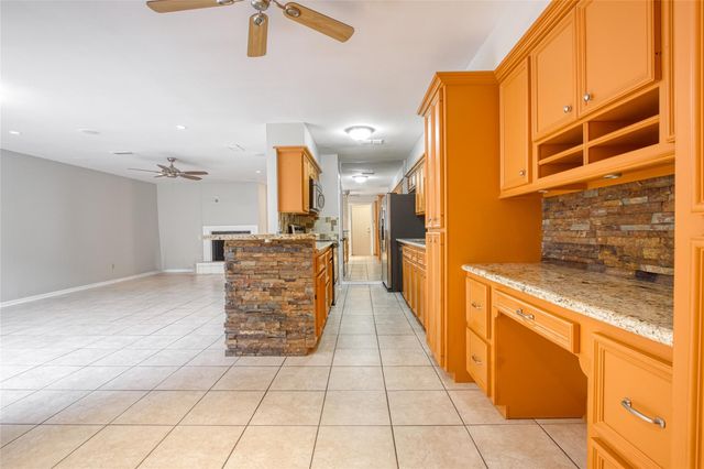 17163 Beaver Springs Drive 14, Houston, TX 77090