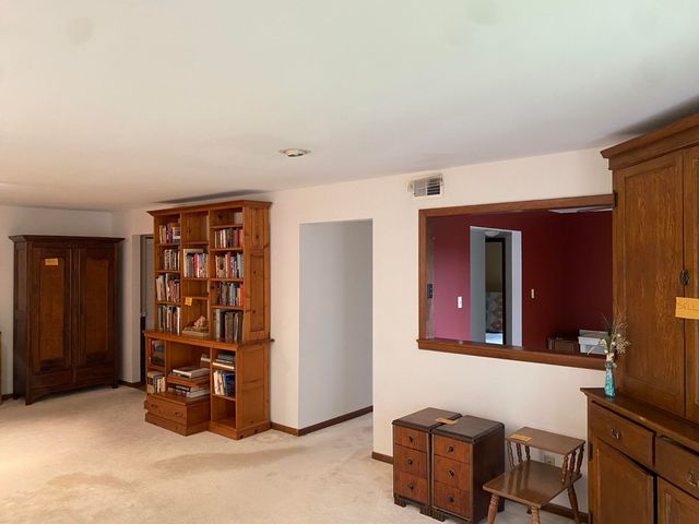 435 Old Stone Road 7, Munster, IN 46321