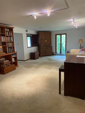 435 Old Stone Road 7, Munster, IN 46321