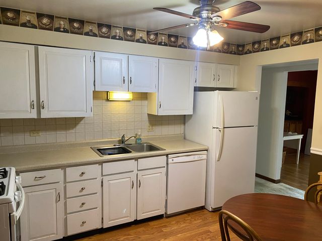 435 Old Stone Road 7, Munster, IN 46321