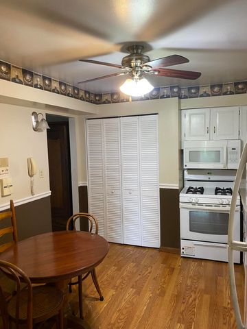 435 Old Stone Road 7, Munster, IN 46321