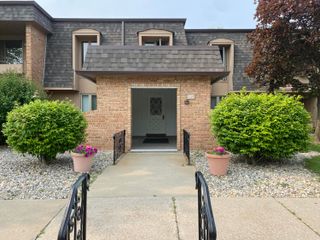 435 Old Stone Road 7, Munster, IN 46321