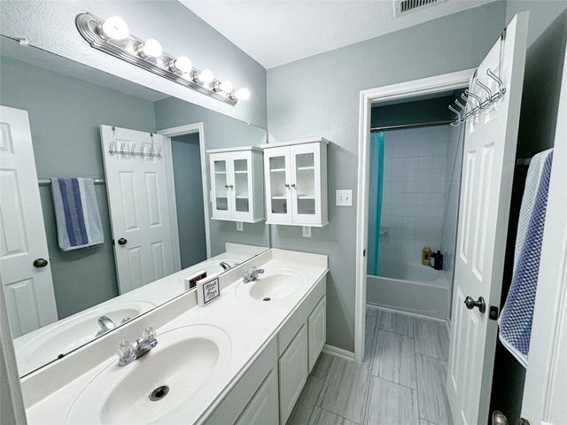 7915 Corrian Park Circle, Houston, TX 77040