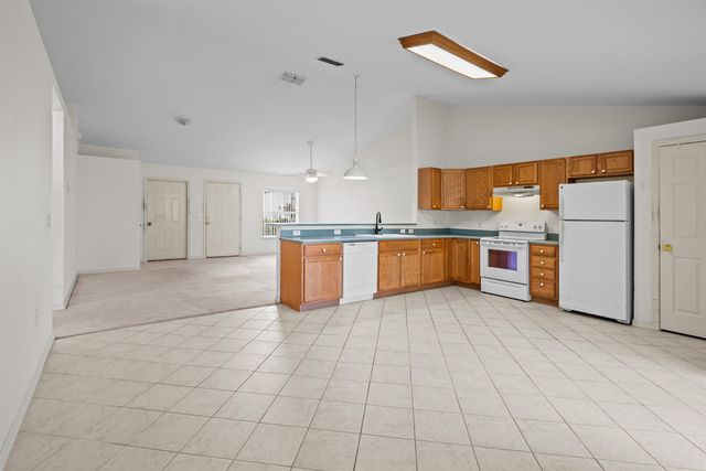 25 Rainstone Ln, Palm Coast, FL 32164