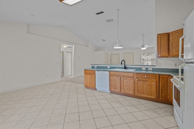 25 Rainstone Ln, Palm Coast, FL 32164