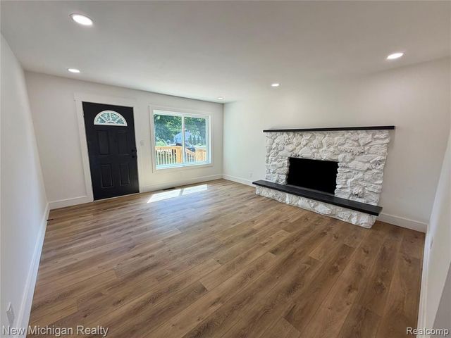 5184 W Carpenter Road, Flint, MI 48504